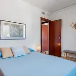 Central Beach Apartment With Free Parking And Pool