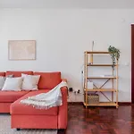 Central Beach Apartment With Free Parking And Pool